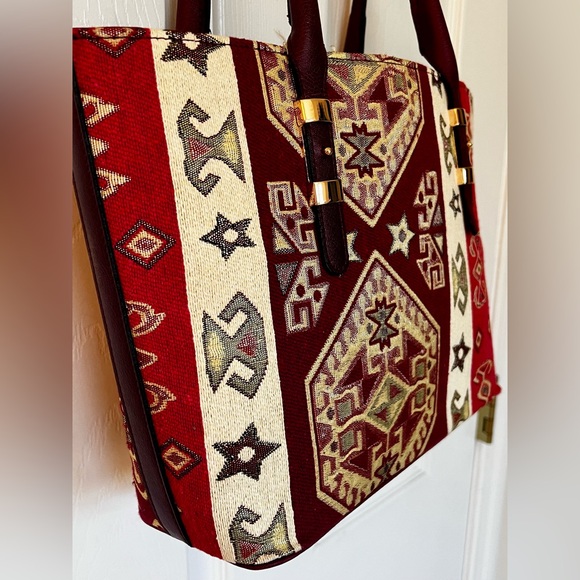 NEW UNIQUE Faux Leather & Material Multicolor shoulder bag purchased Macedonia - Picture 4 of 12